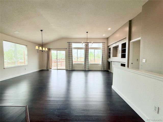 5910 S Valdai Way, Aurora, CO 80015