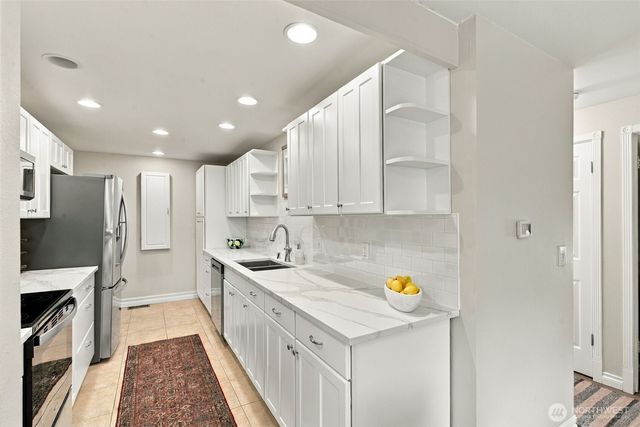 24849 13th Avenue S, Des Moines, WA 98198