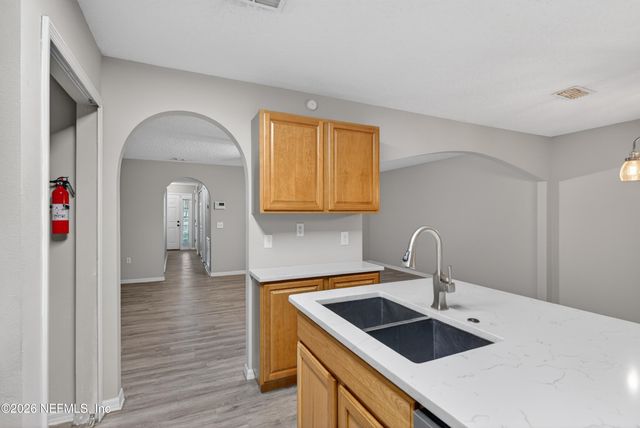 11816 LAKE BEND Circle, Jacksonville, FL 32218