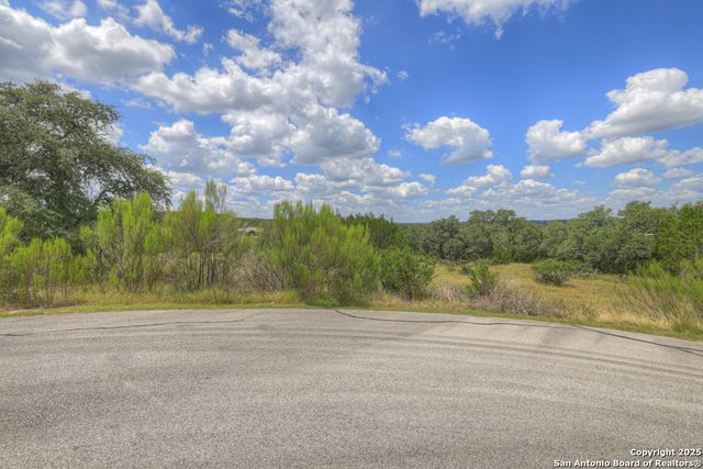 1147 Mission, Canyon Lake, TX 78133