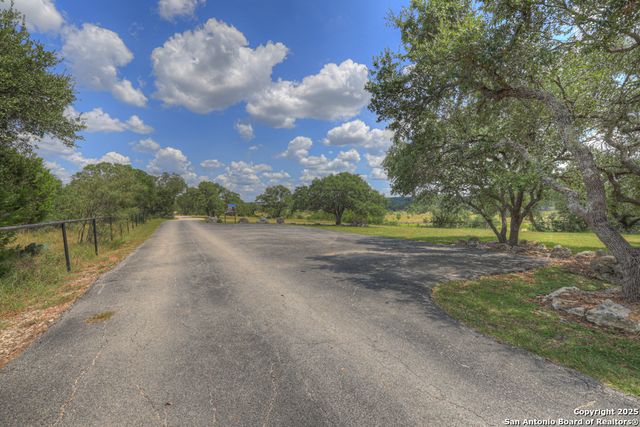 1147 Mission, Canyon Lake, TX 78133