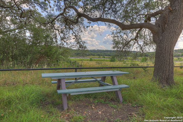 1147 Mission, Canyon Lake, TX 78133