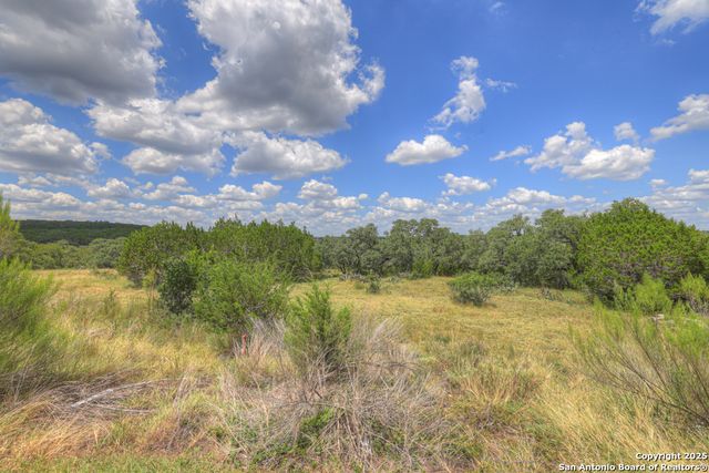 1147 Mission, Canyon Lake, TX 78133