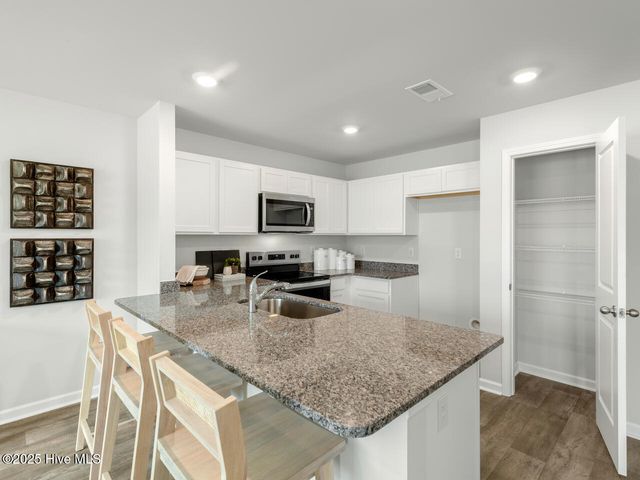 138 N Grassland Road Unit 6, Holly Ridge, NC 28445