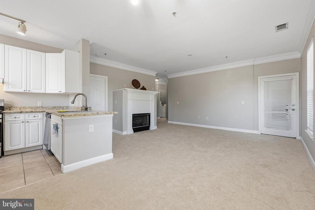Image 11 of property listing at 501 HUNGERFORD DR #144, Rockville, MD 20850