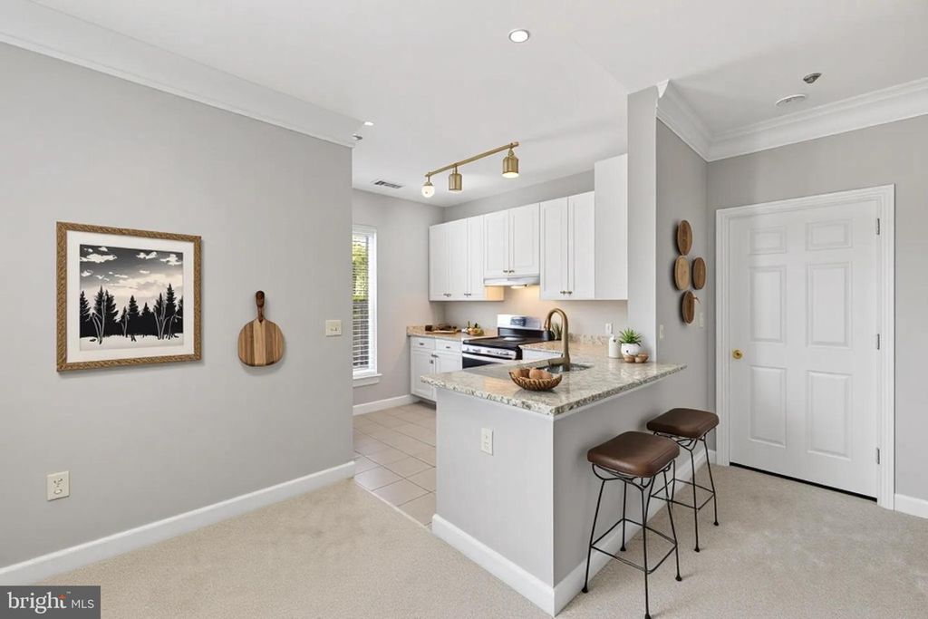 Image 12 of property listing at 501 HUNGERFORD DR #144, Rockville, MD 20850
