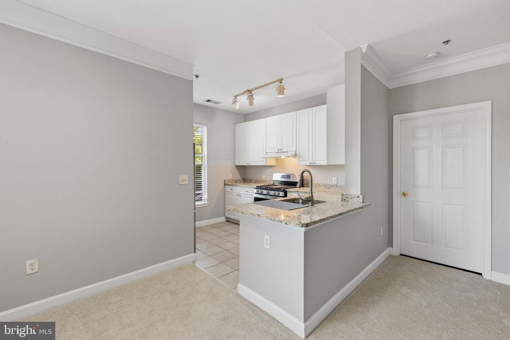 Image 13 of property listing at 501 HUNGERFORD DR #144, Rockville, MD 20850
