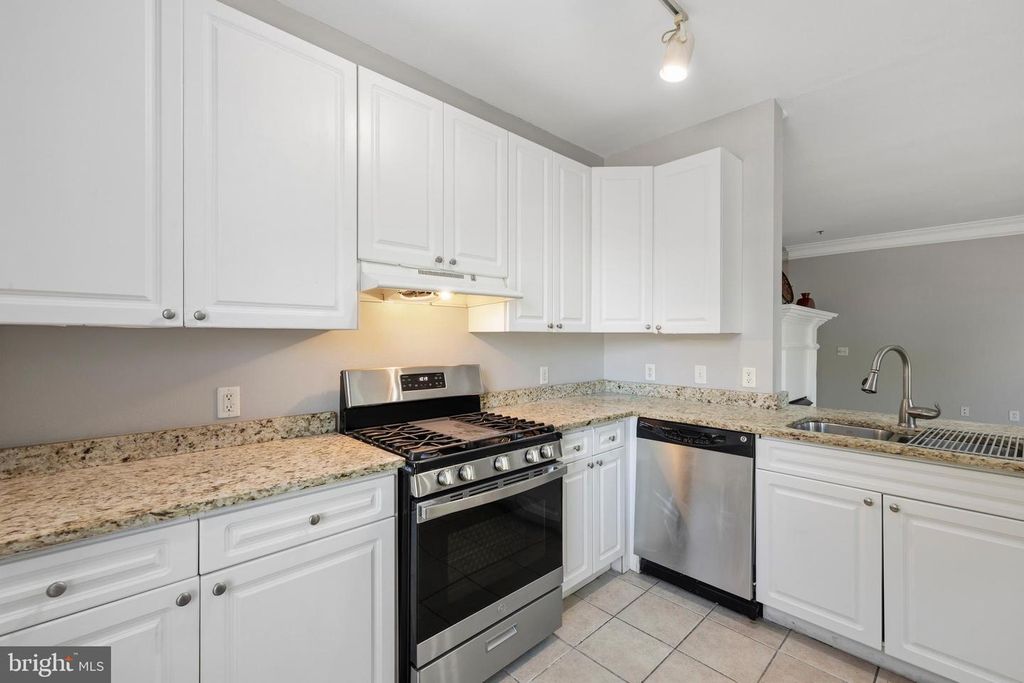 Image 14 of property listing at 501 HUNGERFORD DR #144, Rockville, MD 20850