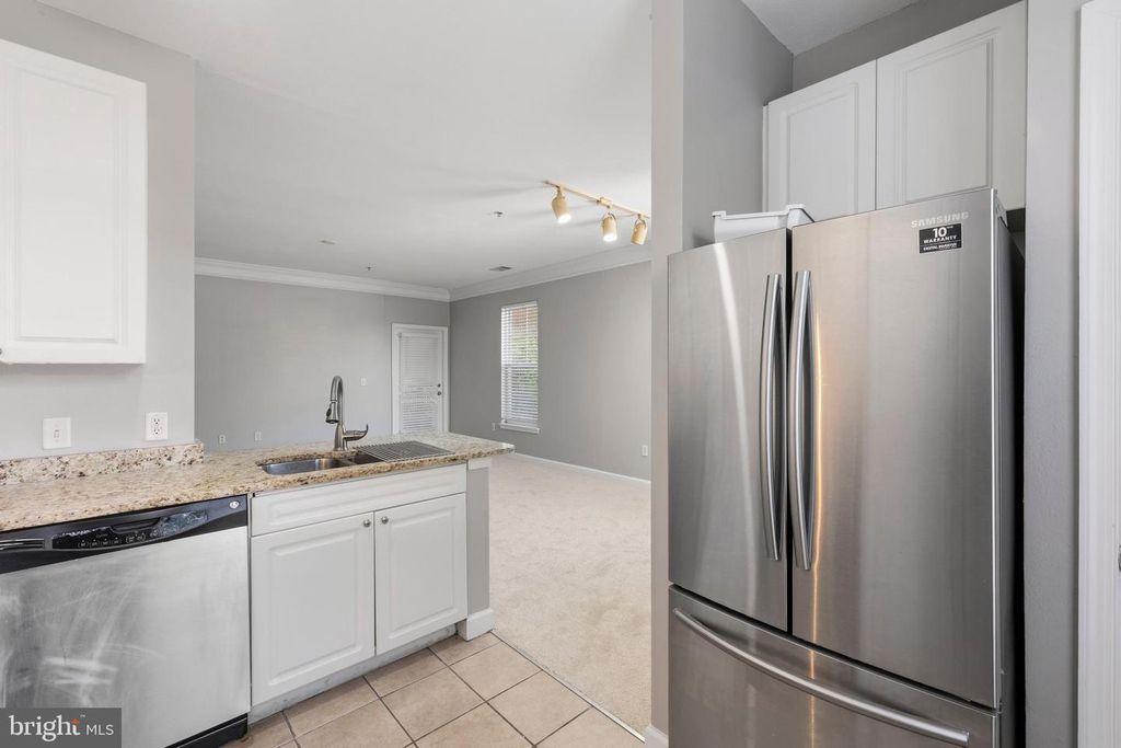 Image 16 of property listing at 501 HUNGERFORD DR #144, Rockville, MD 20850