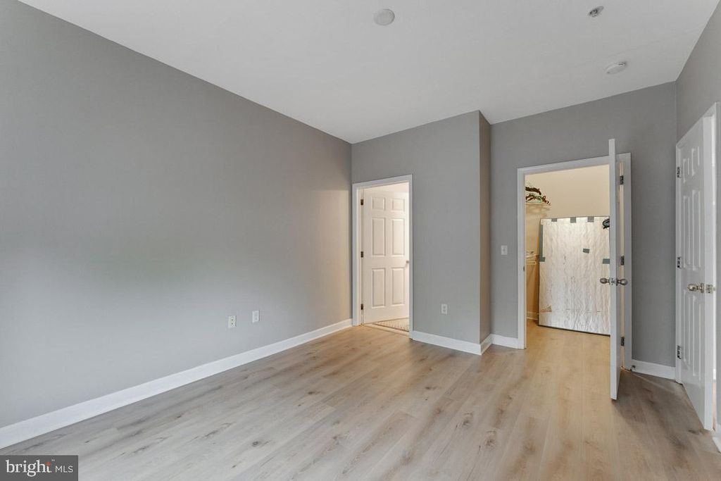 Image 19 of property listing at 501 HUNGERFORD DR #144, Rockville, MD 20850