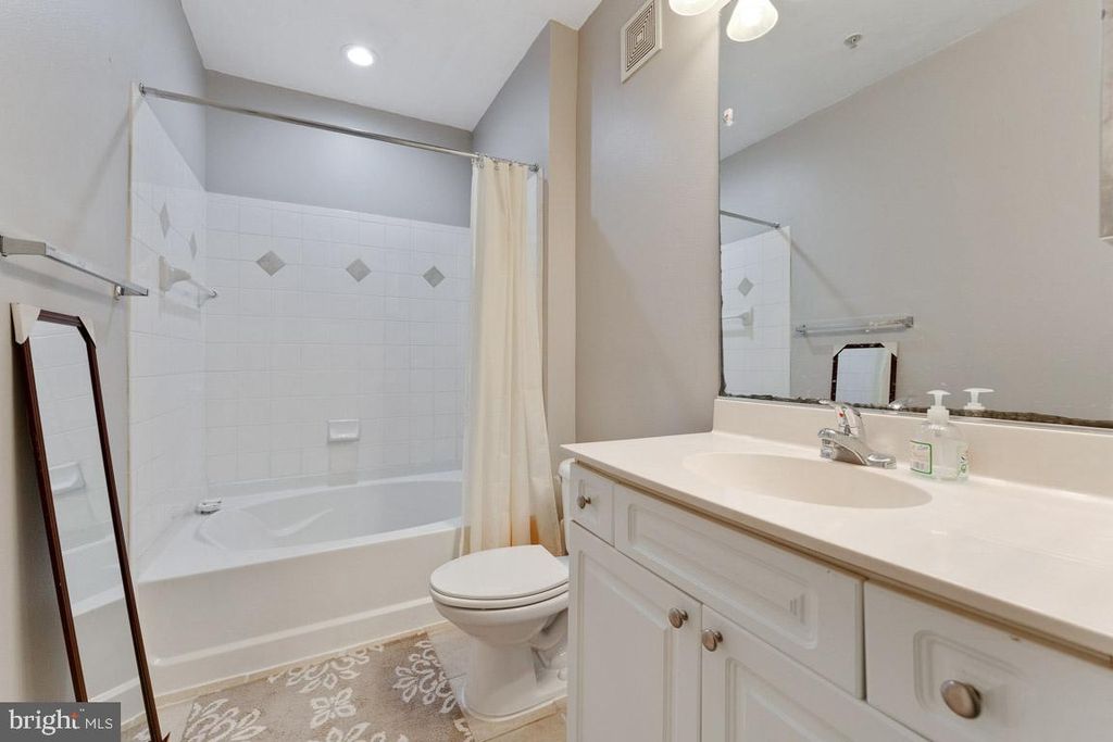 Image 21 of property listing at 501 HUNGERFORD DR #144, Rockville, MD 20850
