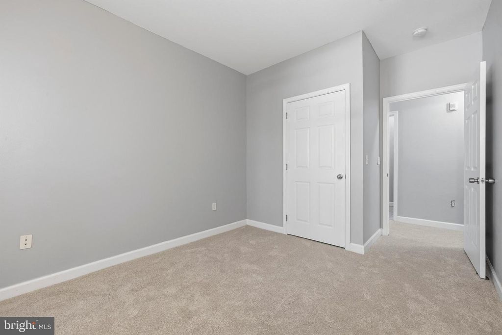 Image 31 of property listing at 501 HUNGERFORD DR #144, Rockville, MD 20850