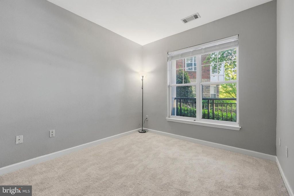 Image 33 of property listing at 501 HUNGERFORD DR #144, Rockville, MD 20850