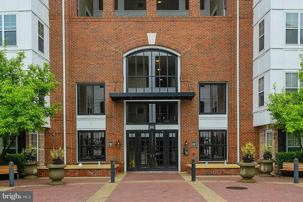 Image 5 of property listing at 501 HUNGERFORD DR #144, Rockville, MD 20850
