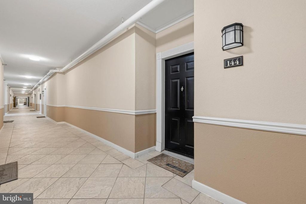 Image 6 of property listing at 501 HUNGERFORD DR #144, Rockville, MD 20850
