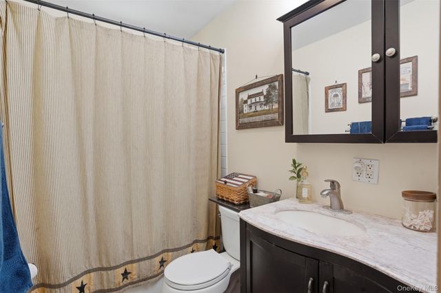 9 Rocky Road, Red Hook, NY 12571
