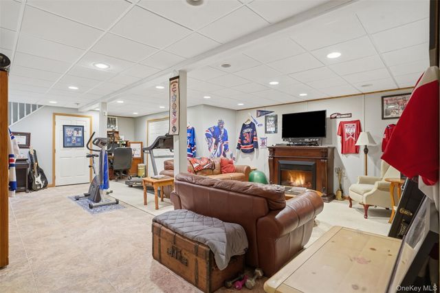 9 Rocky Road, Red Hook, NY 12571