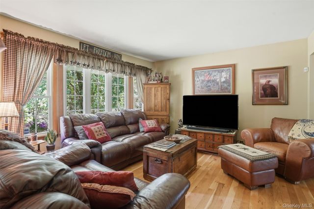 9 Rocky Road, Red Hook, NY 12571