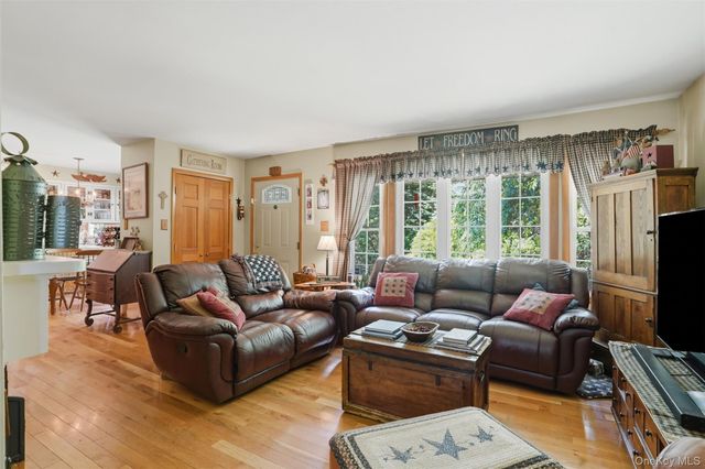 9 Rocky Road, Red Hook, NY 12571