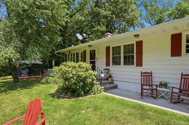 9 Rocky Road, Red Hook, NY 12571