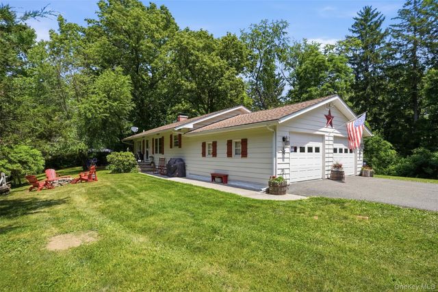 9 Rocky Road, Red Hook, NY 12571