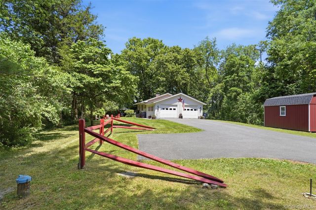 9 Rocky Road, Red Hook, NY 12571