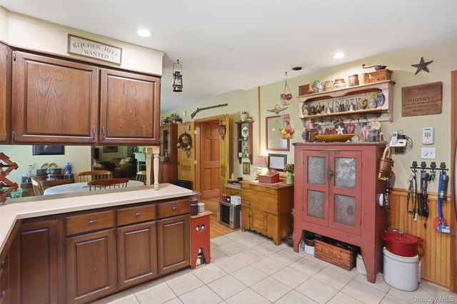 9 Rocky Road, Red Hook, NY 12571