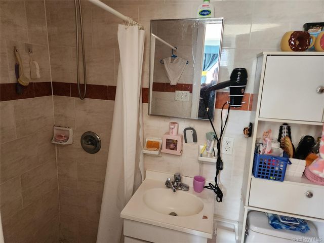 138-10 35th Avenue 5, Flushing, NY 11354