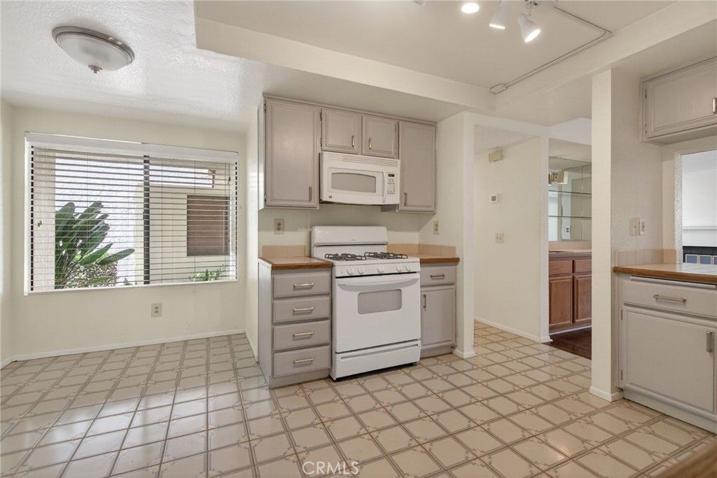 Image 14 of property listing at 891 Connors Court, Claremont, CA 91711