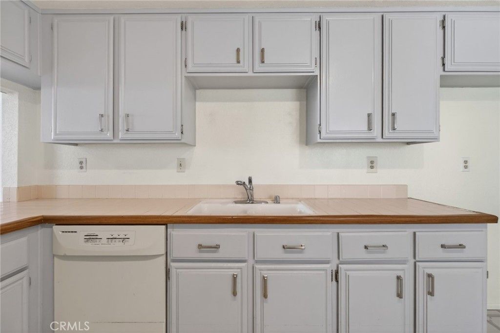 Image 16 of property listing at 891 Connors Court, Claremont, CA 91711