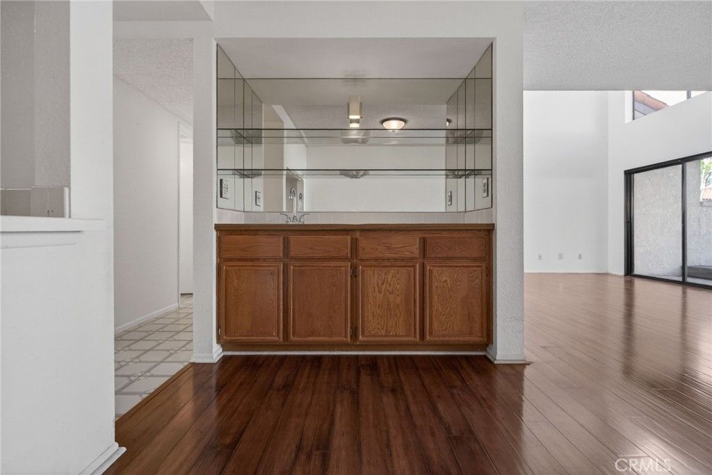 Image 7 of property listing at 891 Connors Court, Claremont, CA 91711