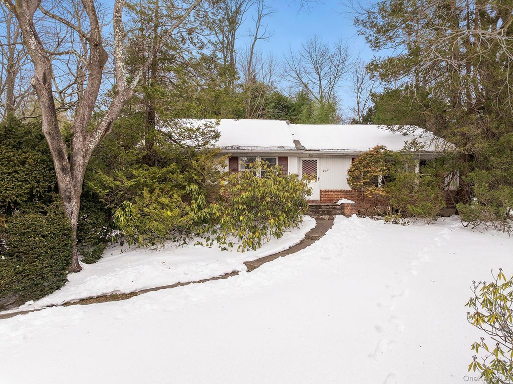 225 Port Washington Boulevard, Port Washington, NY 11050