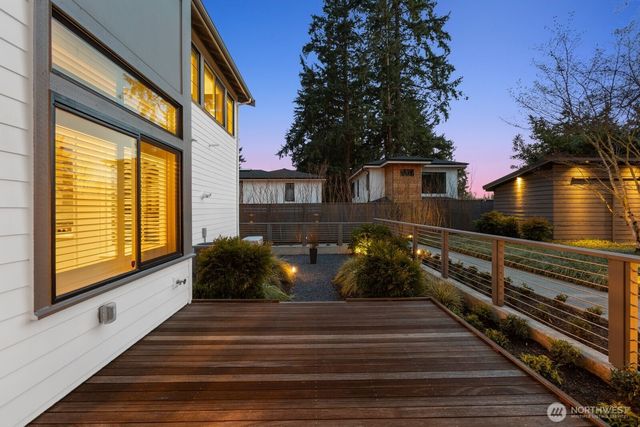 10833 104th Avenue NE, Kirkland, WA 98033