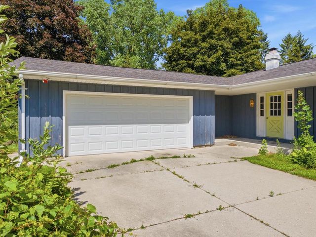W6333 Burkshire LANE, Plymouth, WI 53073