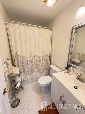 71 winthrop Road, Monroe, NJ 08831