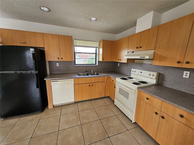 4149 SW 52nd St 1, Dania Beach, FL 33314