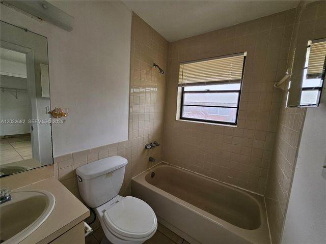 4149 SW 52nd St 1, Dania Beach, FL 33314