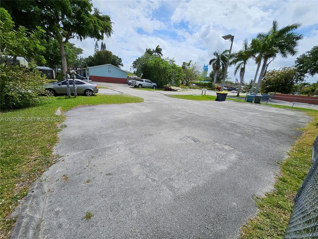 4149 SW 52nd St 1, Dania Beach, FL 33314
