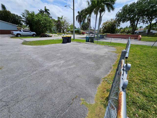 4149 SW 52nd St 1, Dania Beach, FL 33314