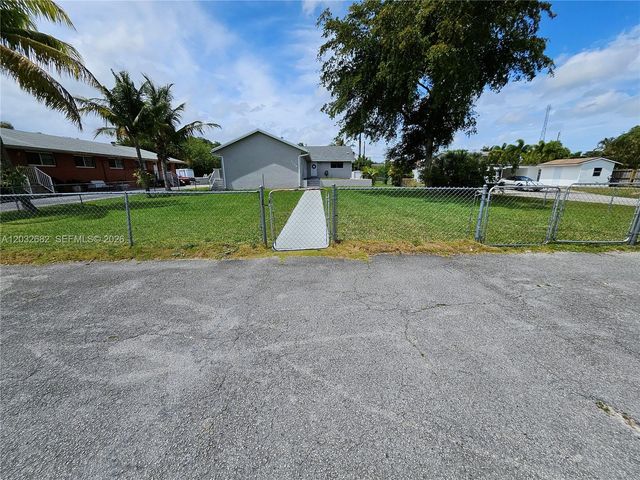 4149 SW 52nd St 1, Dania Beach, FL 33314