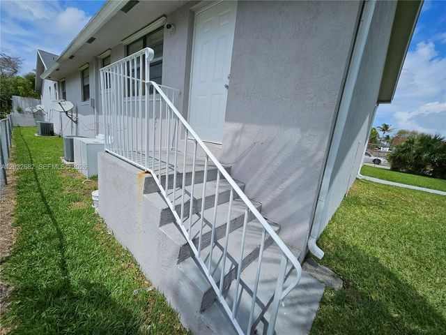 4149 SW 52nd St 1, Dania Beach, FL 33314