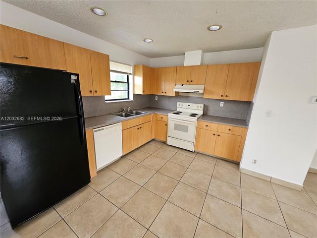 4149 SW 52nd St 1, Dania Beach, FL 33314