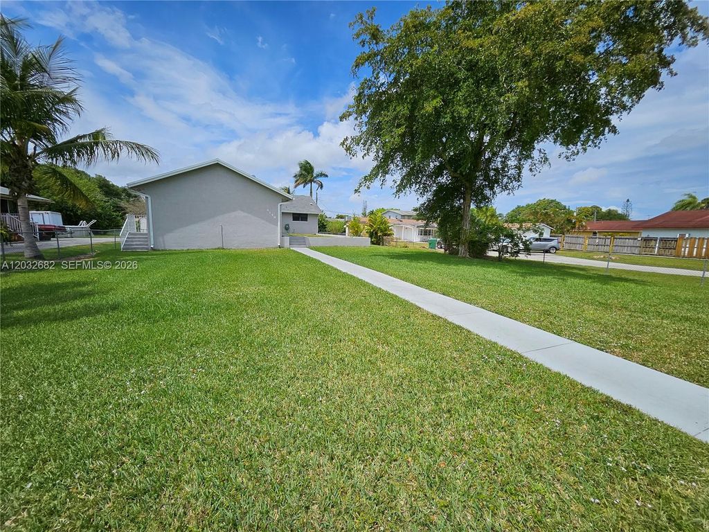 4149 SW 52nd St 1, Dania Beach, FL 33314