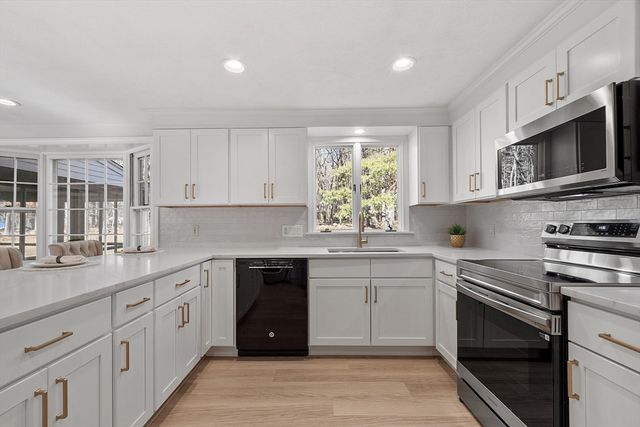 16 Minehan Ln, Marlborough, MA 01752