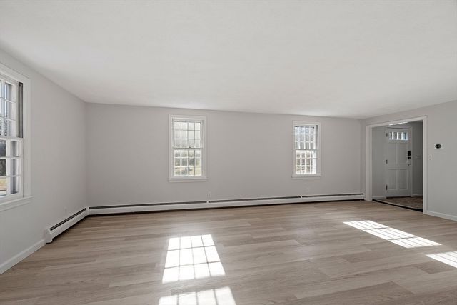 16 Minehan Ln, Marlborough, MA 01752