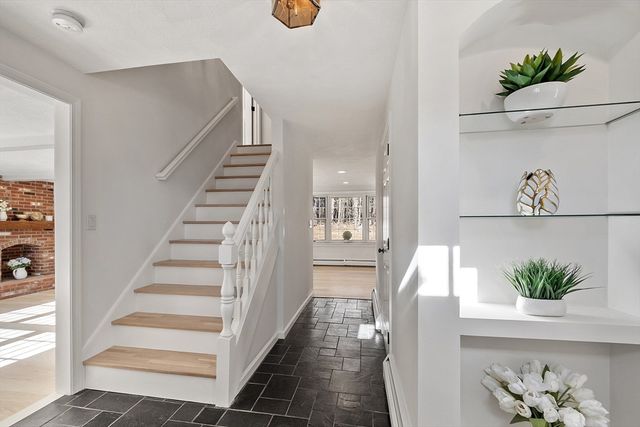 16 Minehan Ln, Marlborough, MA 01752