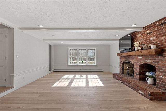 16 Minehan Ln, Marlborough, MA 01752