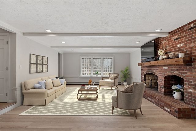 16 Minehan Ln, Marlborough, MA 01752