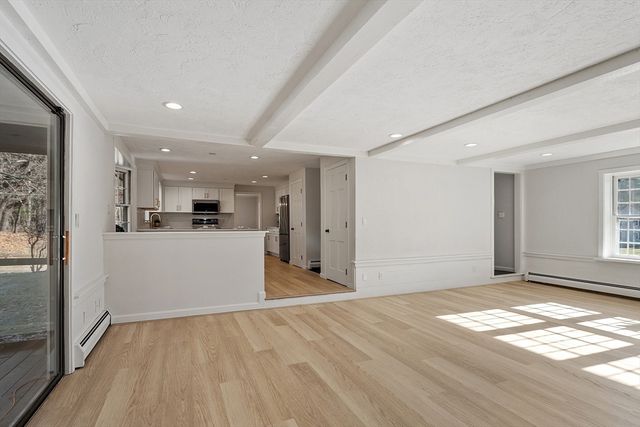 16 Minehan Ln, Marlborough, MA 01752