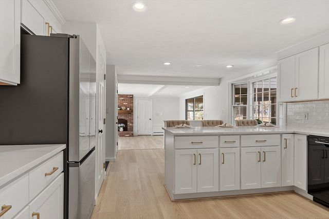 16 Minehan Ln, Marlborough, MA 01752